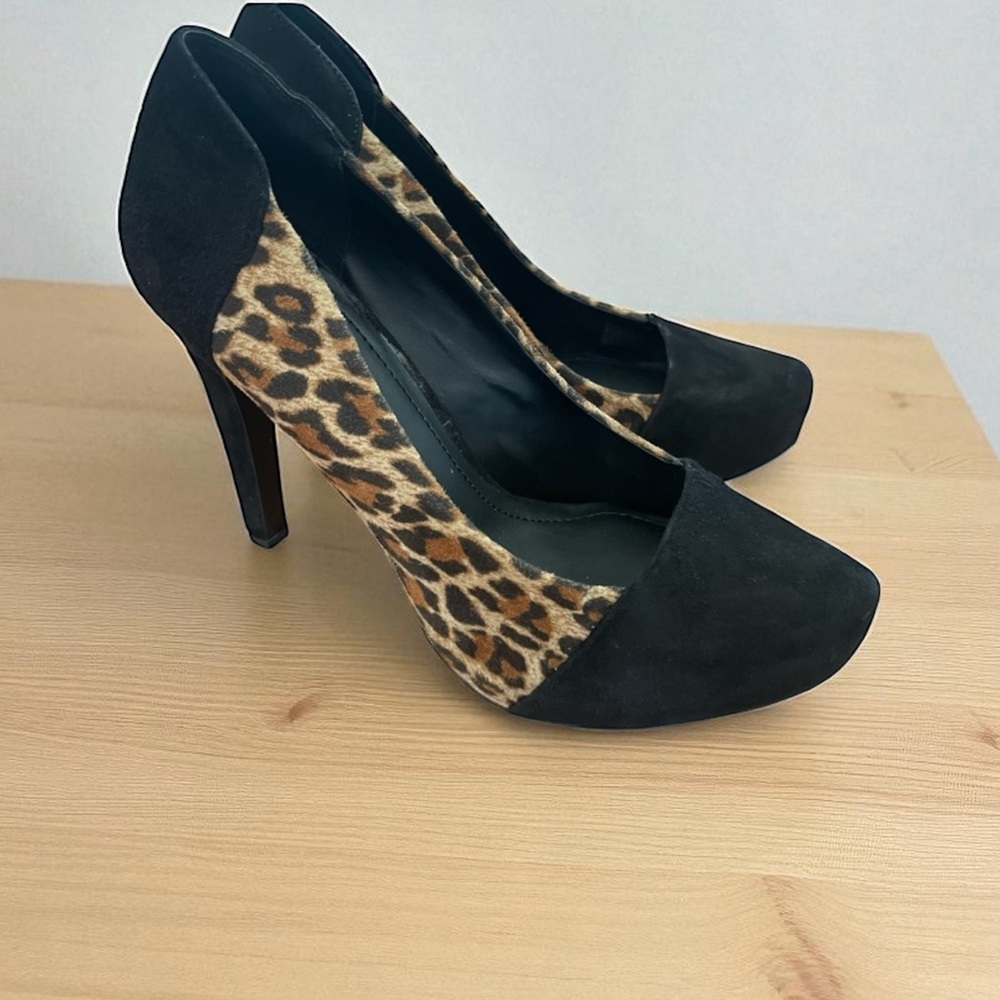 BCBG Paula’s Oxford Leopard Print & Black Suede Pump Platform Heel